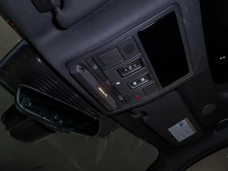 2026 Jaguar F-Pace - Image 17 of 19