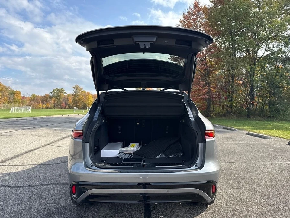 2026 Jaguar F-Pace - Image 9 of 12