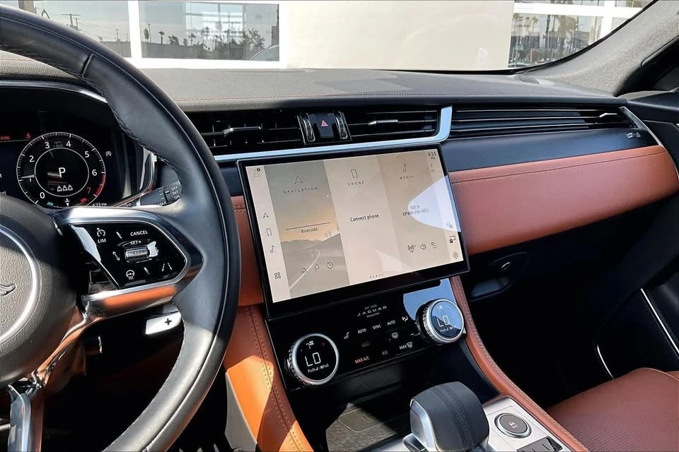 2026 Jaguar F-Pace - Image 5 of 13