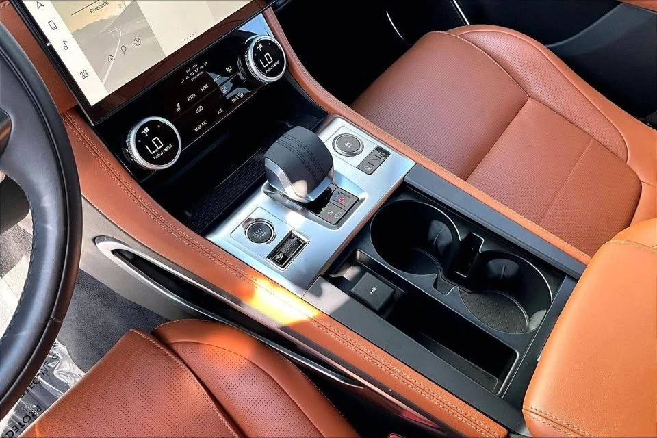 2026 Jaguar F-Pace - Image 9 of 13