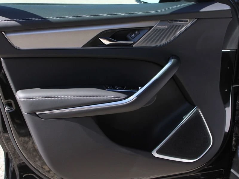 2026 Jaguar F-Pace - Image 16 of 17