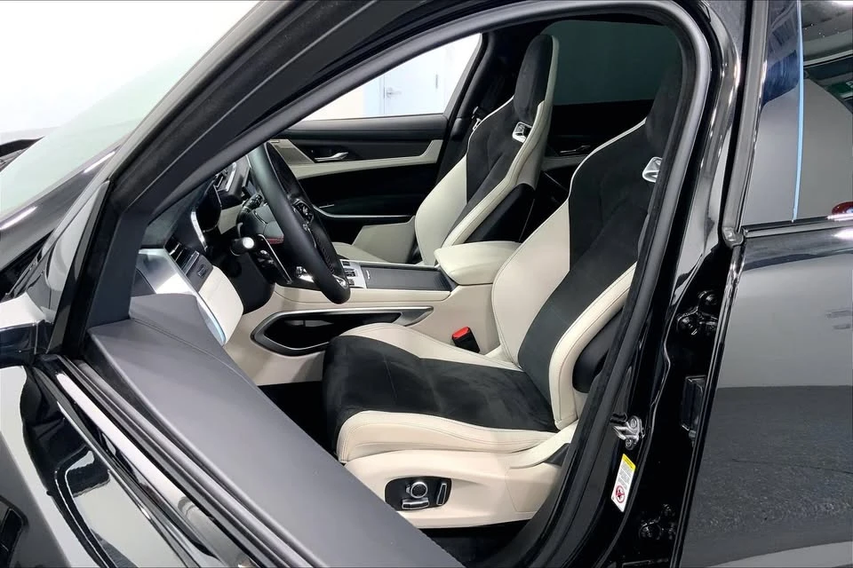 2026 Jaguar F-Pace - Image 8 of 20