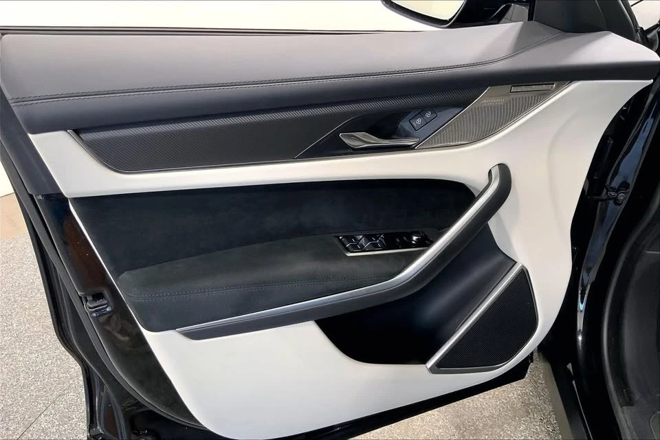 2026 Jaguar F-Pace - Image 7 of 20