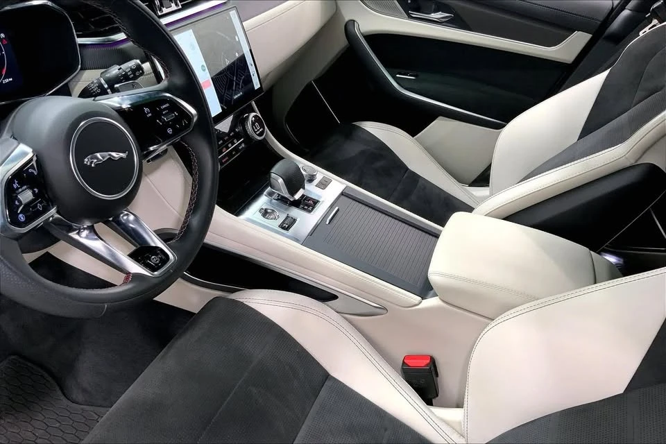 2026 Jaguar F-Pace - Image 12 of 20