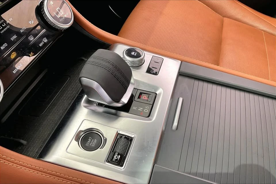 2026 Jaguar F-Pace - Image 11 of 18