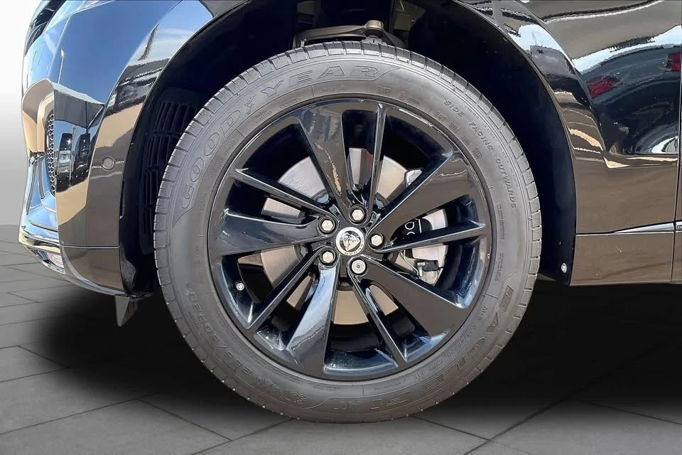 2026 Jaguar F-Pace - Image 5 of 18