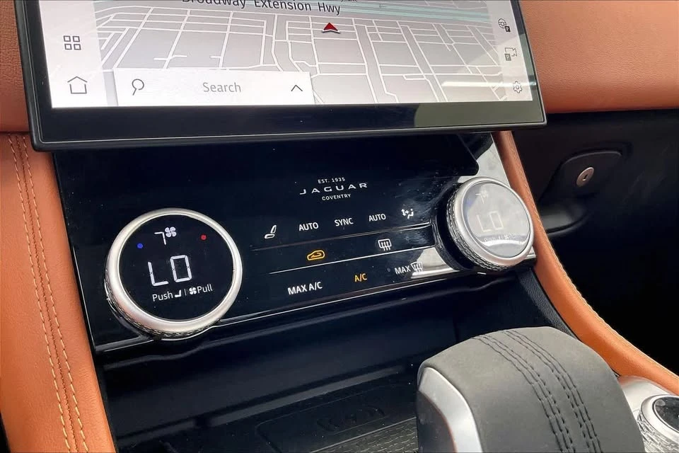 2026 Jaguar F-Pace - Image 10 of 18