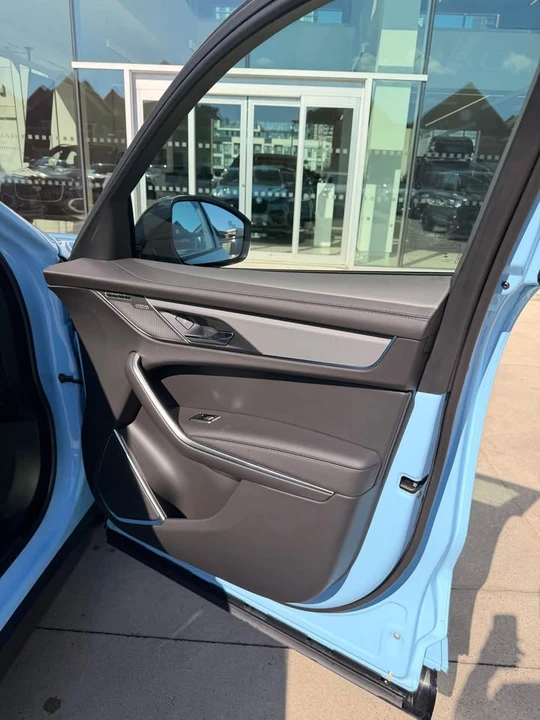 2026 Jaguar F-Pace - Image 6 of 12
