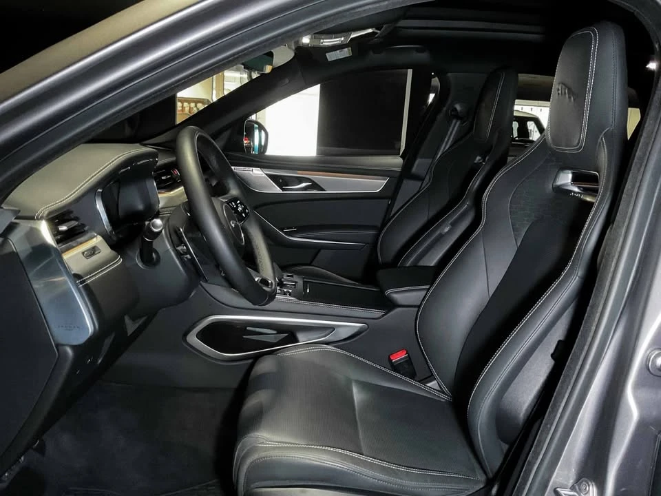2026 Jaguar F-Pace - Image 10 of 19