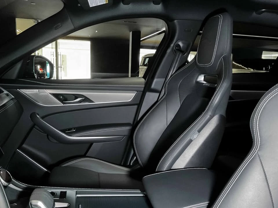 2026 Jaguar F-Pace - Image 18 of 19