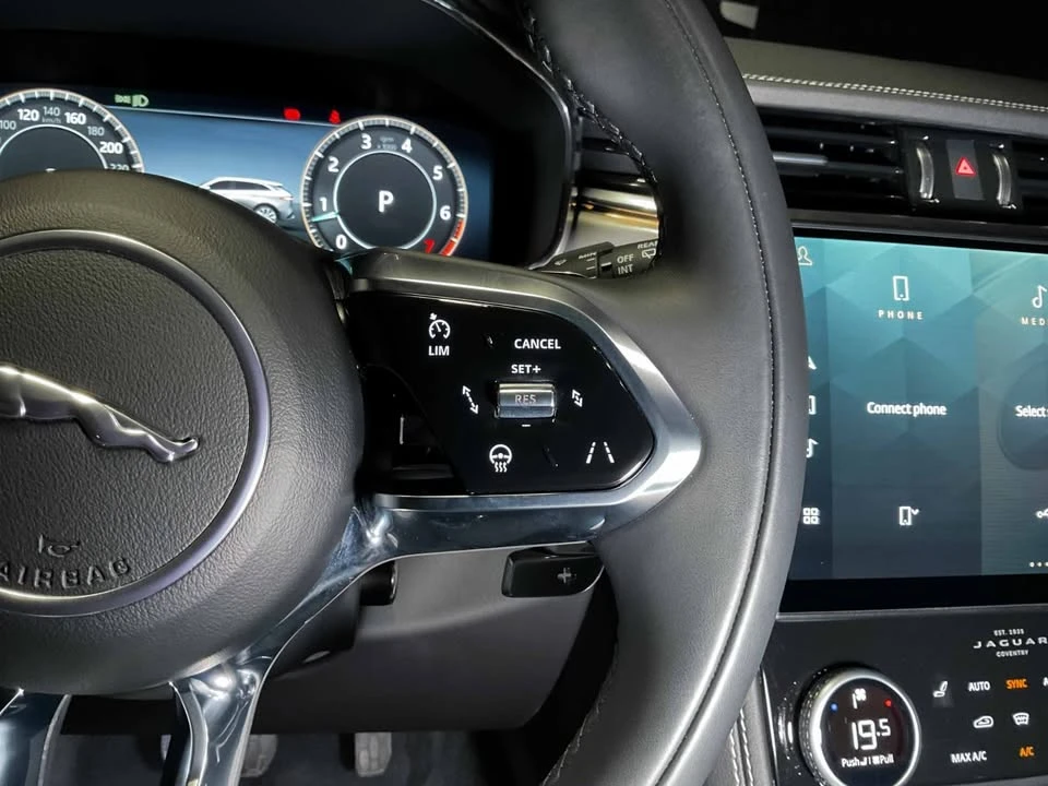 2026 Jaguar F-Pace - Image 13 of 19