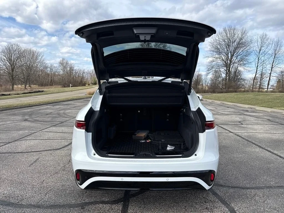 2026 Jaguar F-Pace - Image 9 of 12