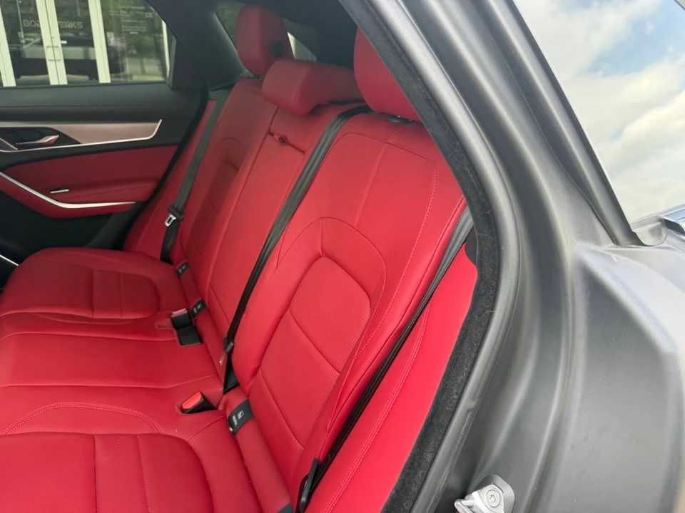 2026 Jaguar F-Pace - Image 16 of 19