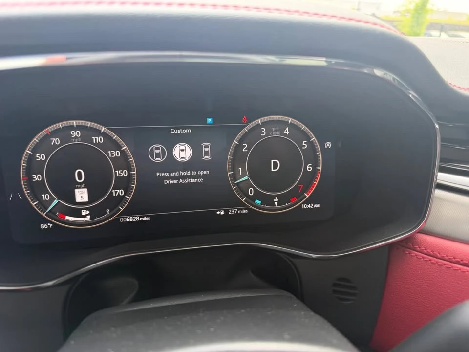 2026 Jaguar F-Pace - Image 12 of 19