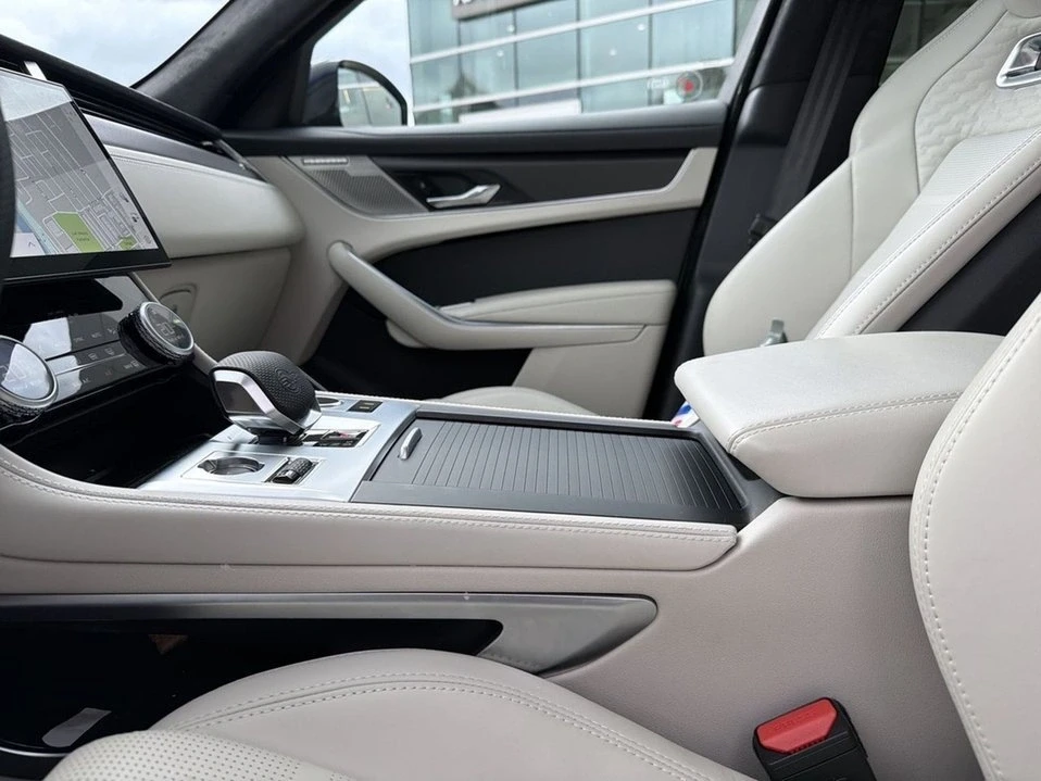 2026 Jaguar F-Pace - Image 14 of 17