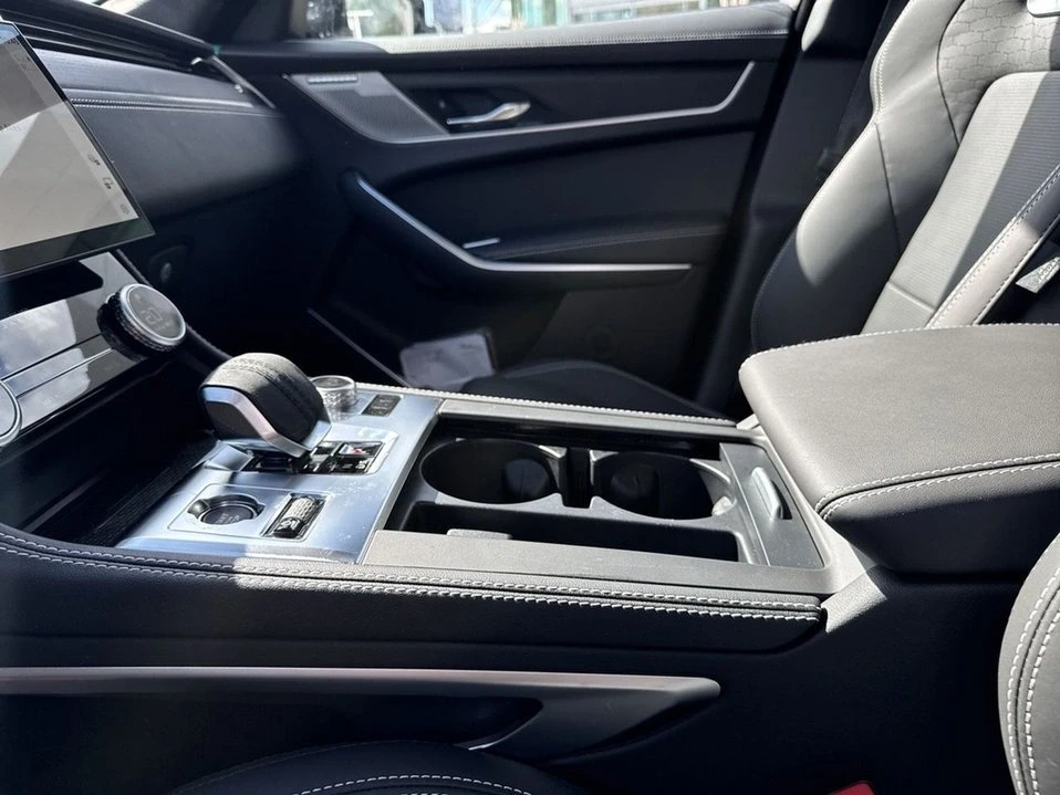 2026 Jaguar F-Pace - Image 15 of 18