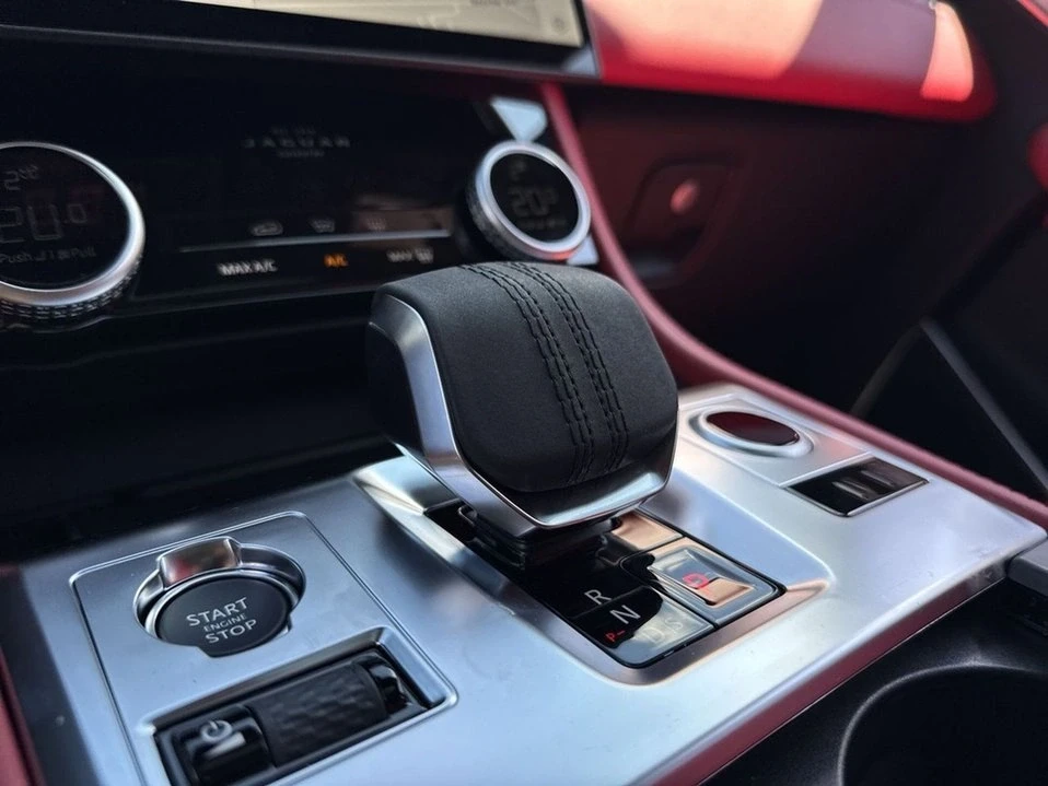 2026 Jaguar F-Pace - Image 14 of 18