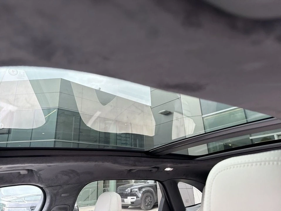 2026 Jaguar F-Pace - Image 15 of 17