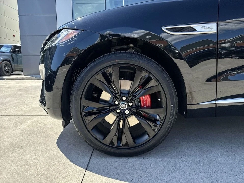 2026 Jaguar F-Pace - Image 4 of 18