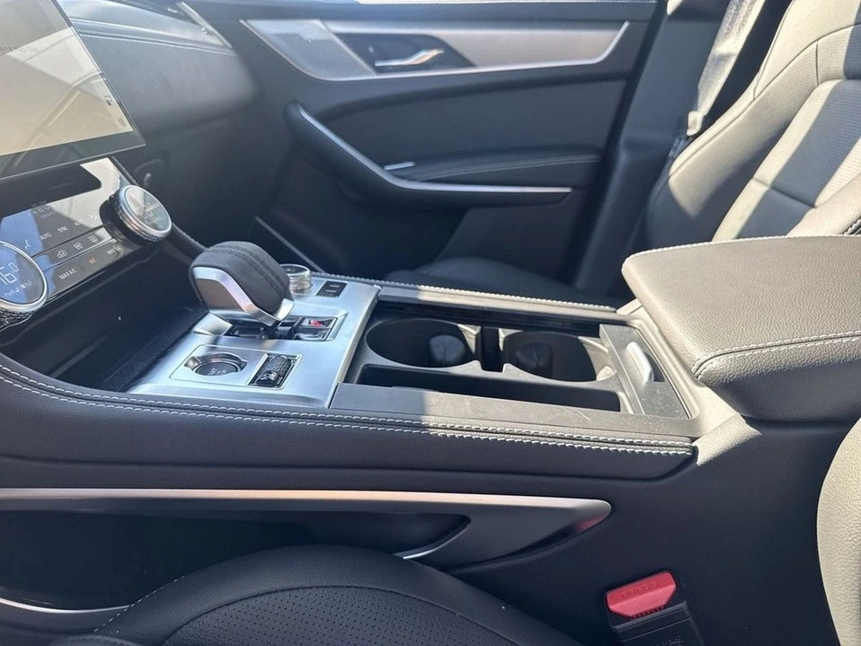 2026 Jaguar F-Pace - Image 15 of 18