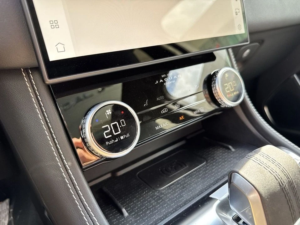 2026 Jaguar F-Pace - Image 13 of 18