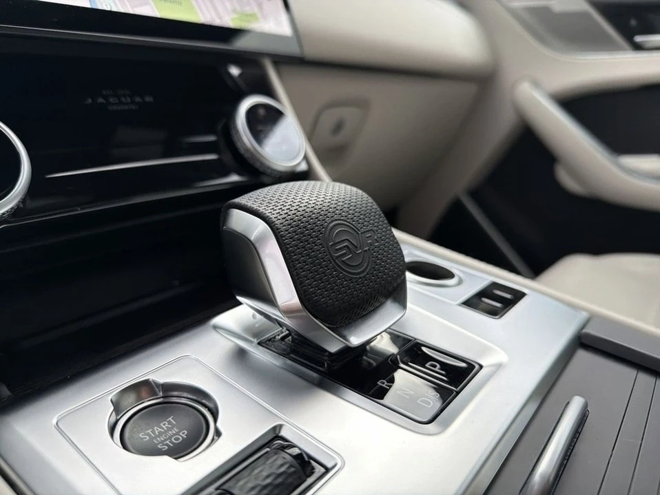 2026 Jaguar F-Pace - Image 13 of 17