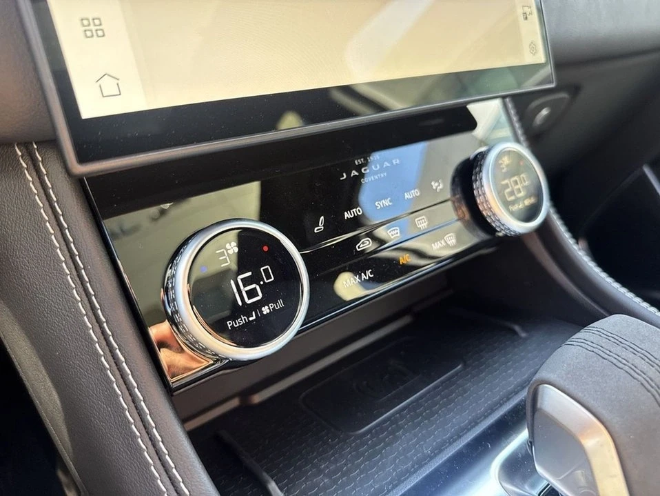 2026 Jaguar F-Pace - Image 13 of 18