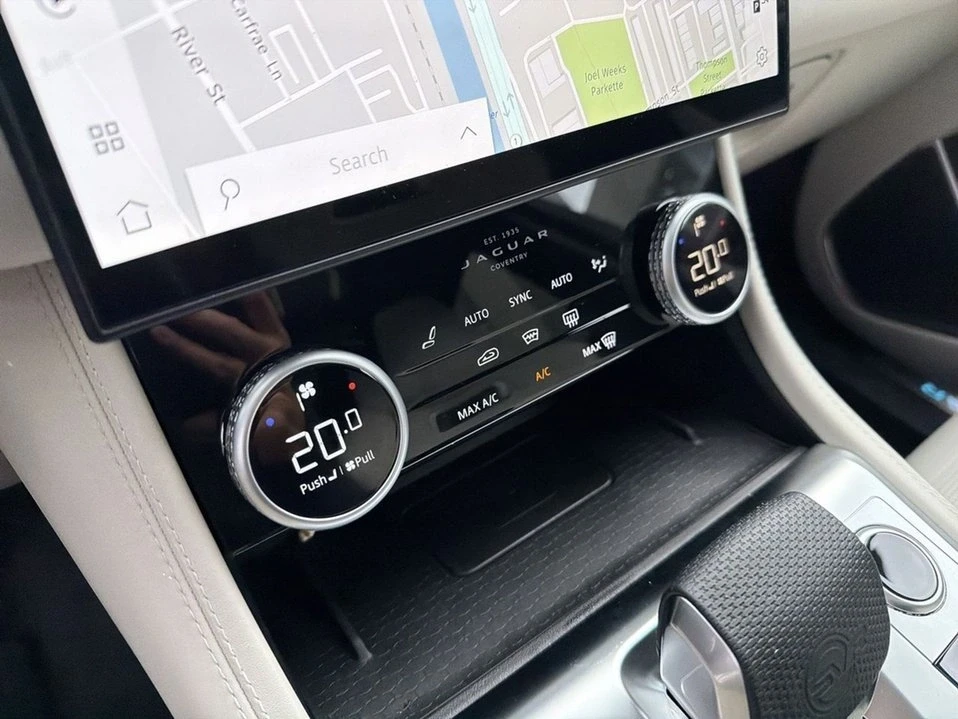 2026 Jaguar F-Pace - Image 12 of 17