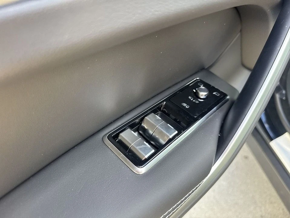 2026 Jaguar F-Pace - Image 7 of 18