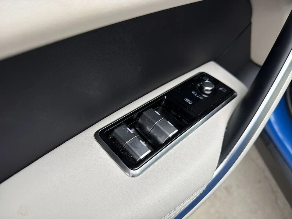 2026 Jaguar F-Pace - Image 7 of 17