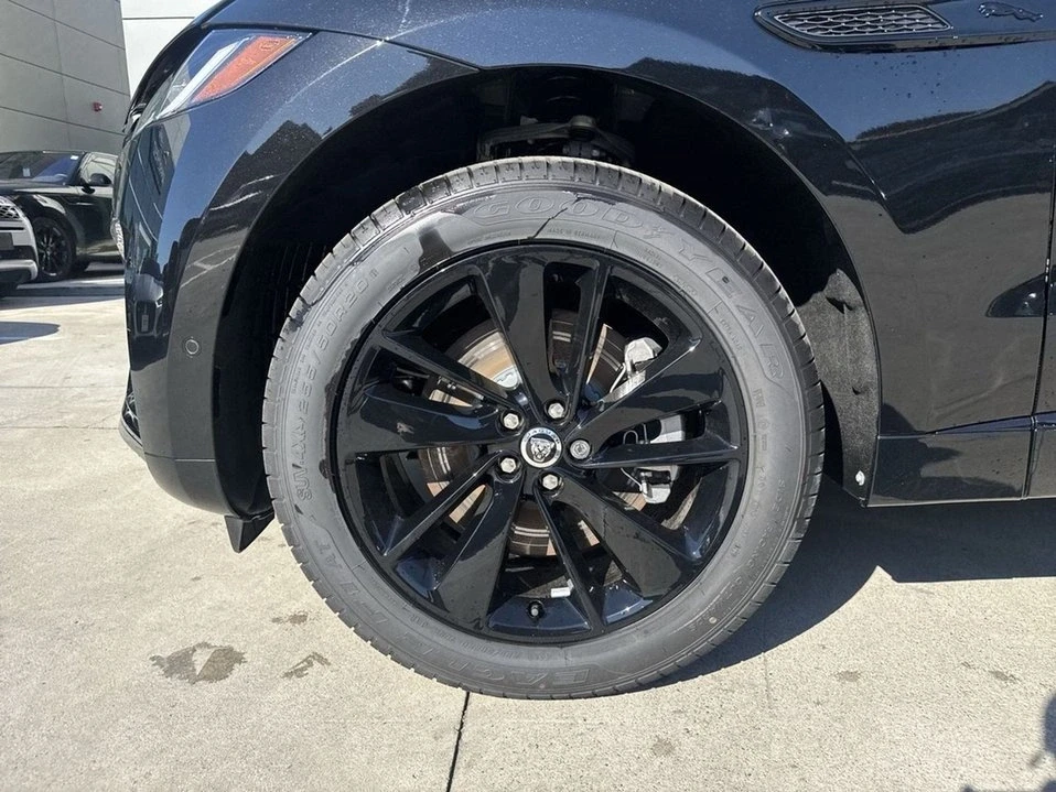 2026 Jaguar F-Pace - Image 4 of 18