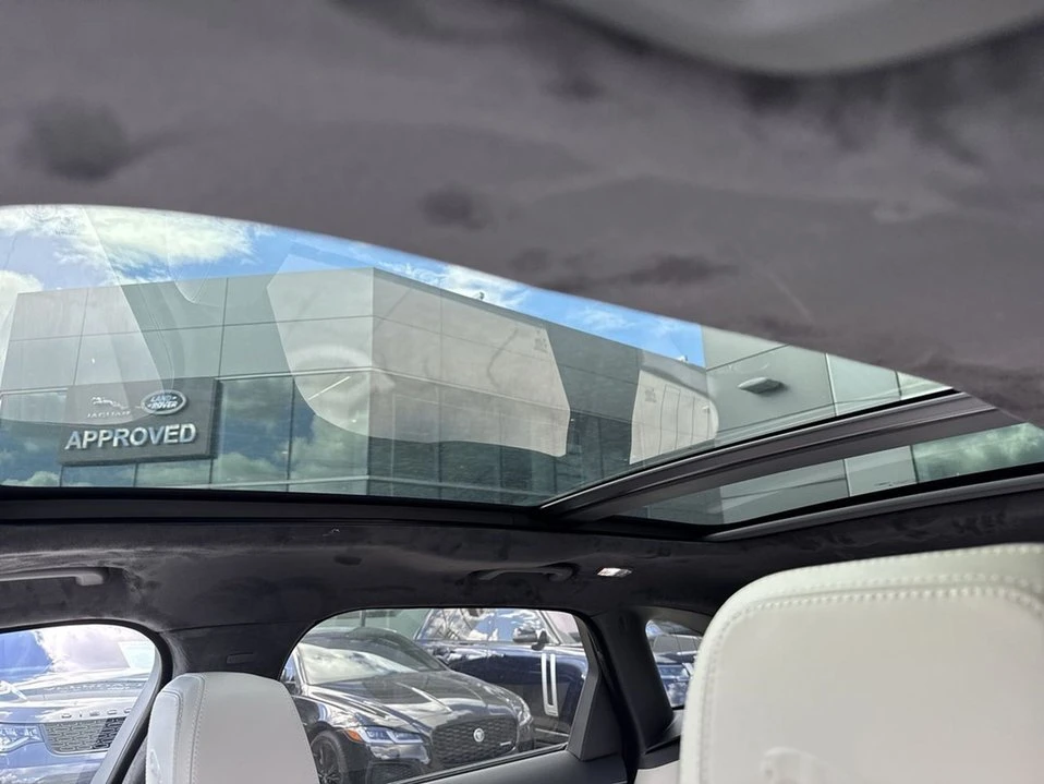 2026 Jaguar F-Pace - Image 16 of 18