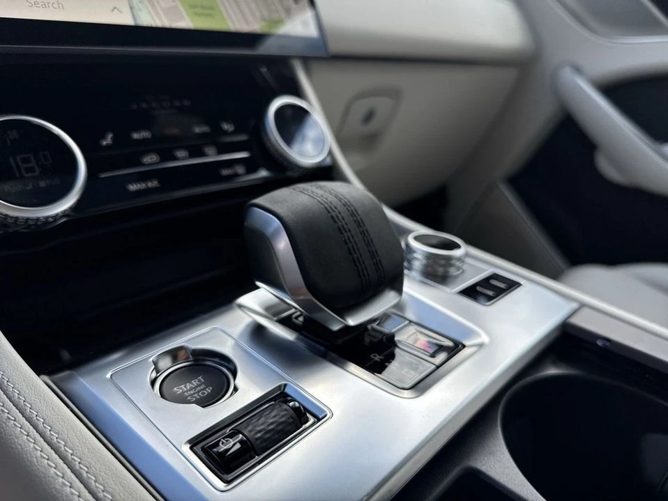 2026 Jaguar F-Pace - Image 14 of 18