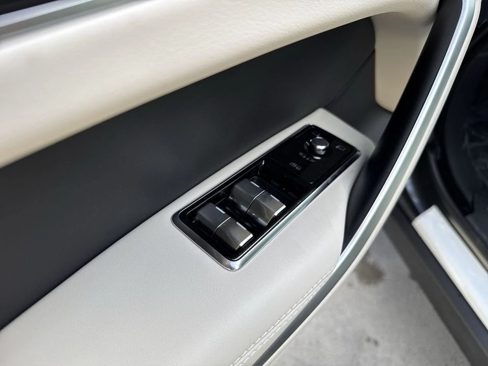 2026 Jaguar F-Pace - Image 7 of 18