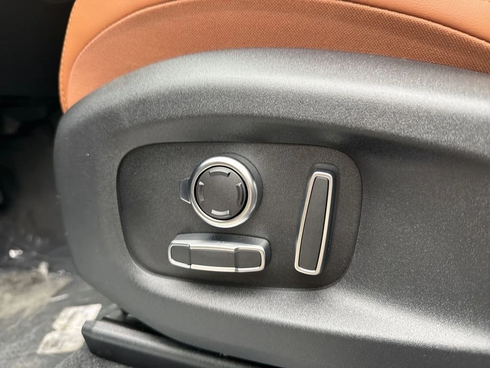 2026 Jaguar F-Pace - Image 6 of 18