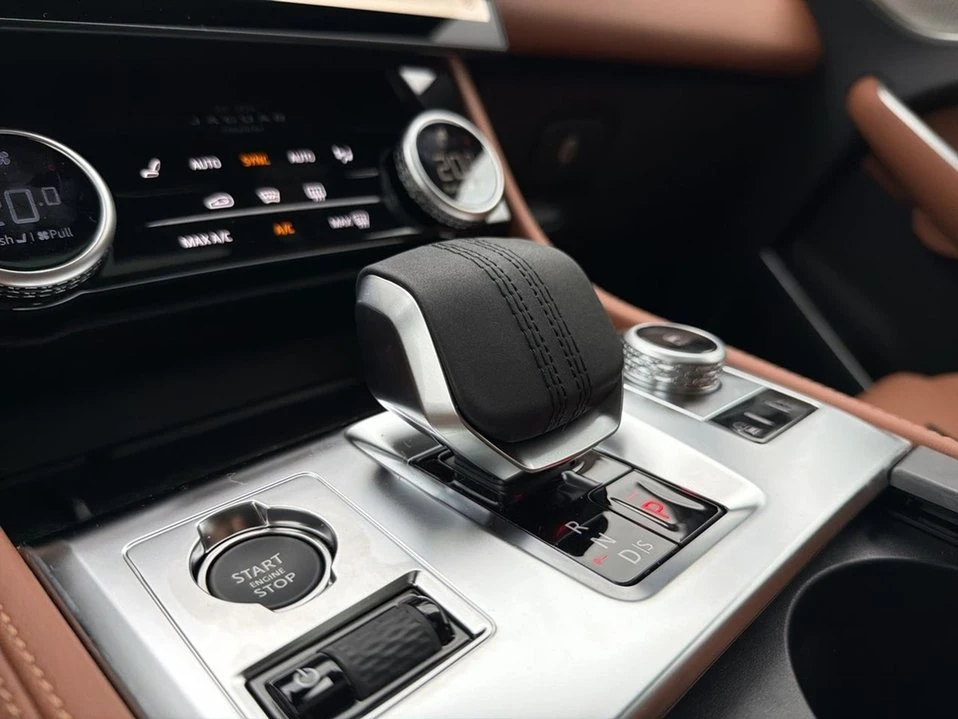 2026 Jaguar F-Pace - Image 14 of 18