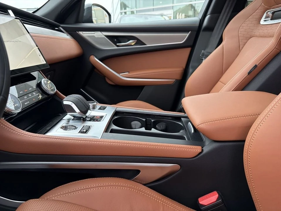 2026 Jaguar F-Pace - Image 15 of 18