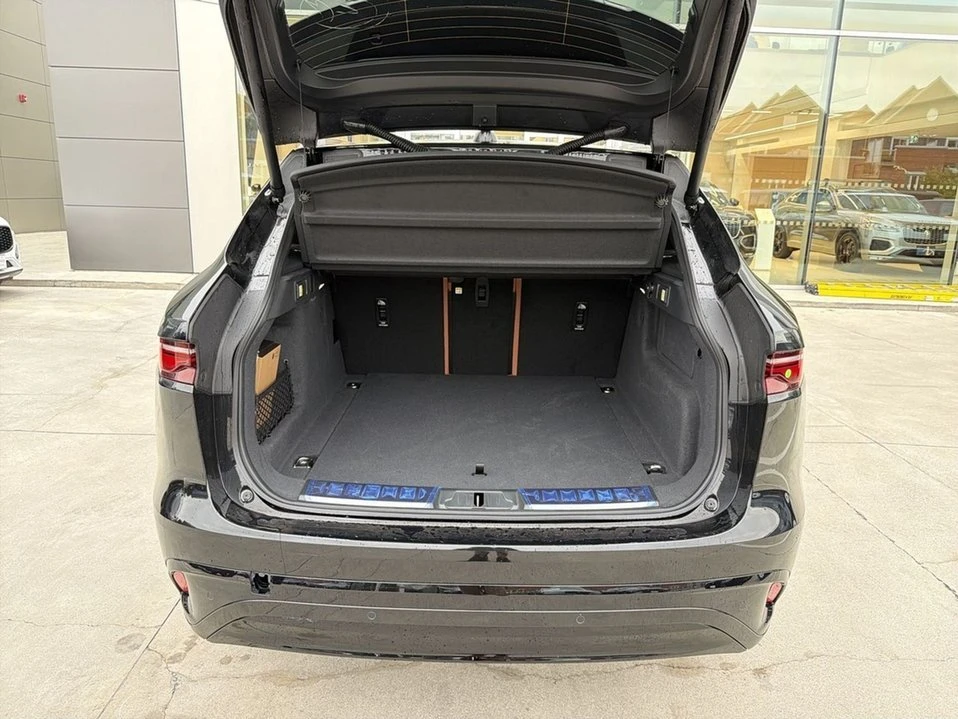 2026 Jaguar F-Pace - Image 18 of 18