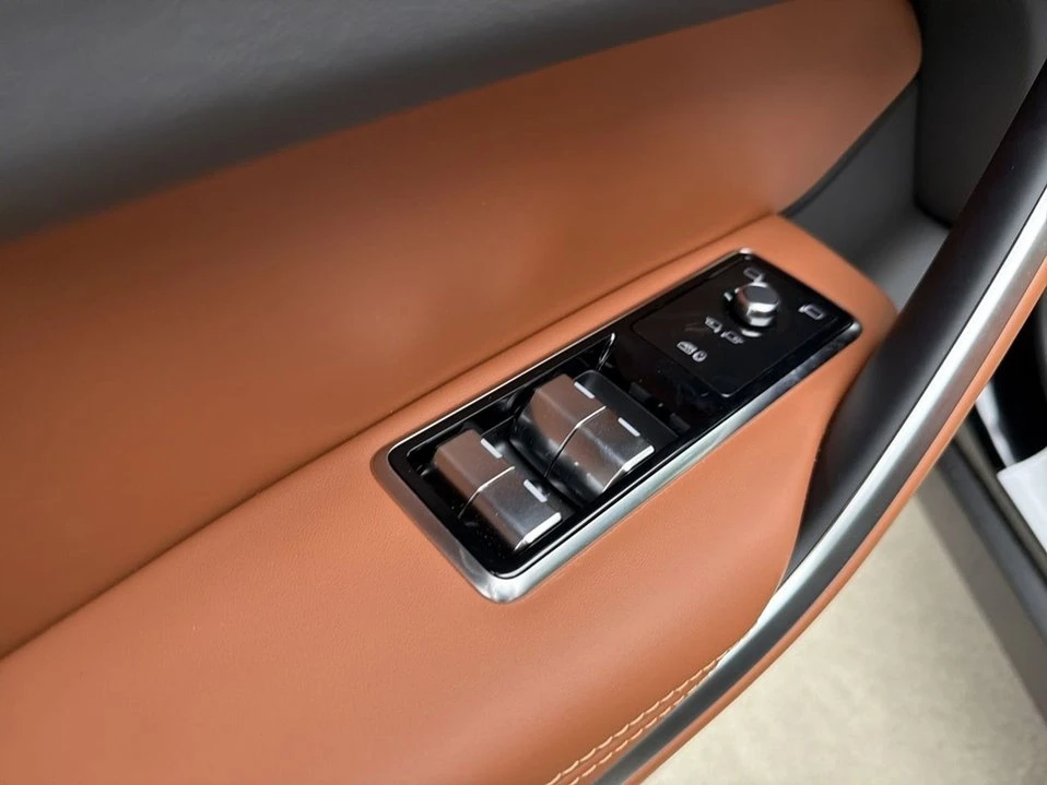 2026 Jaguar F-Pace - Image 7 of 18
