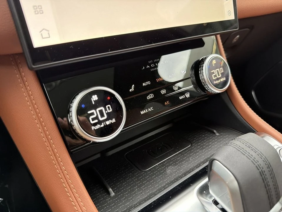 2026 Jaguar F-Pace - Image 13 of 18