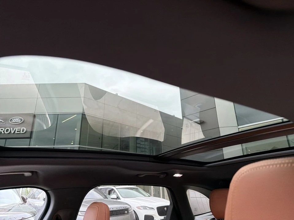 2026 Jaguar F-Pace - Image 16 of 18