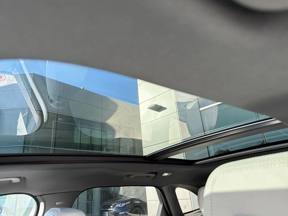 2026 Jaguar F-Pace - Image 14 of 16