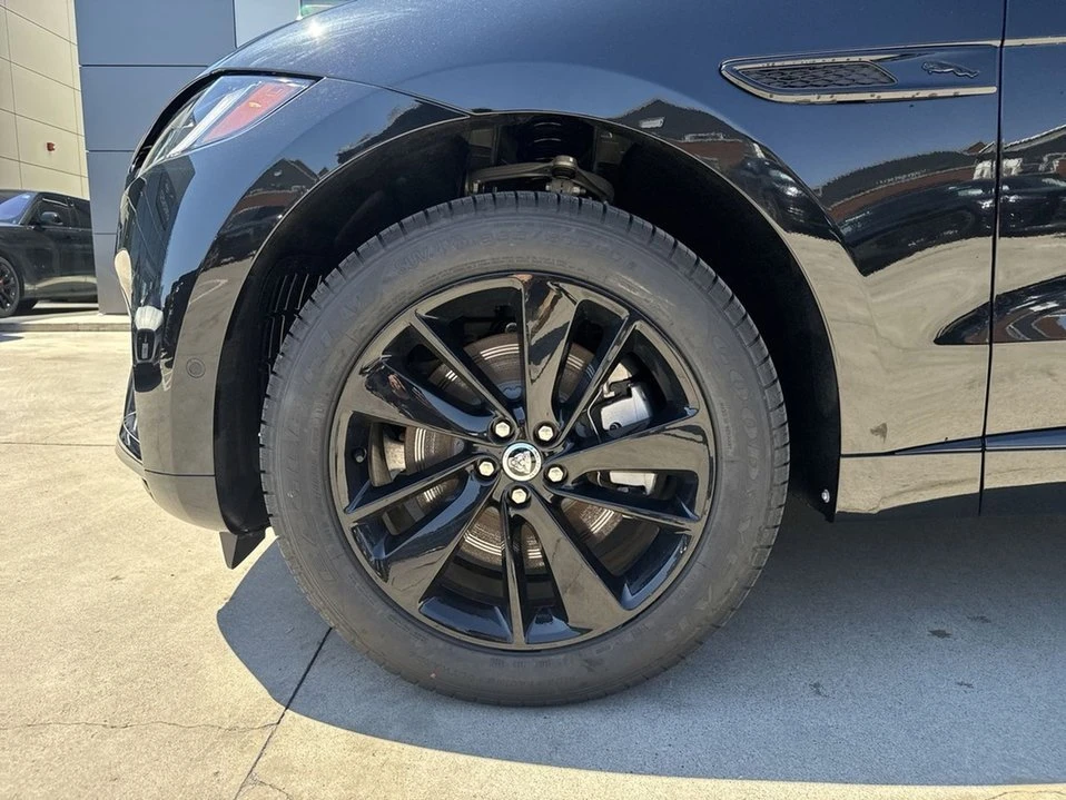 2026 Jaguar F-Pace - Image 4 of 18