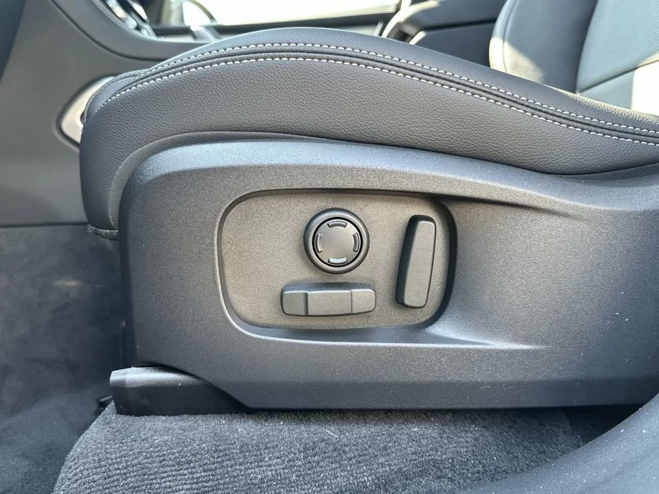 2026 Jaguar F-Pace - Image 18 of 19