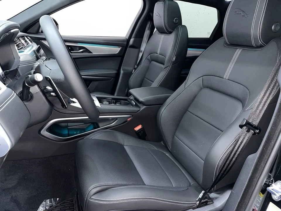 2026 Jaguar F-Pace - Image 18 of 19