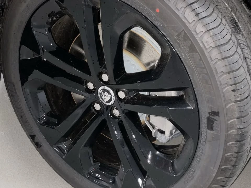 2026 Jaguar F-Pace - Image 17 of 19