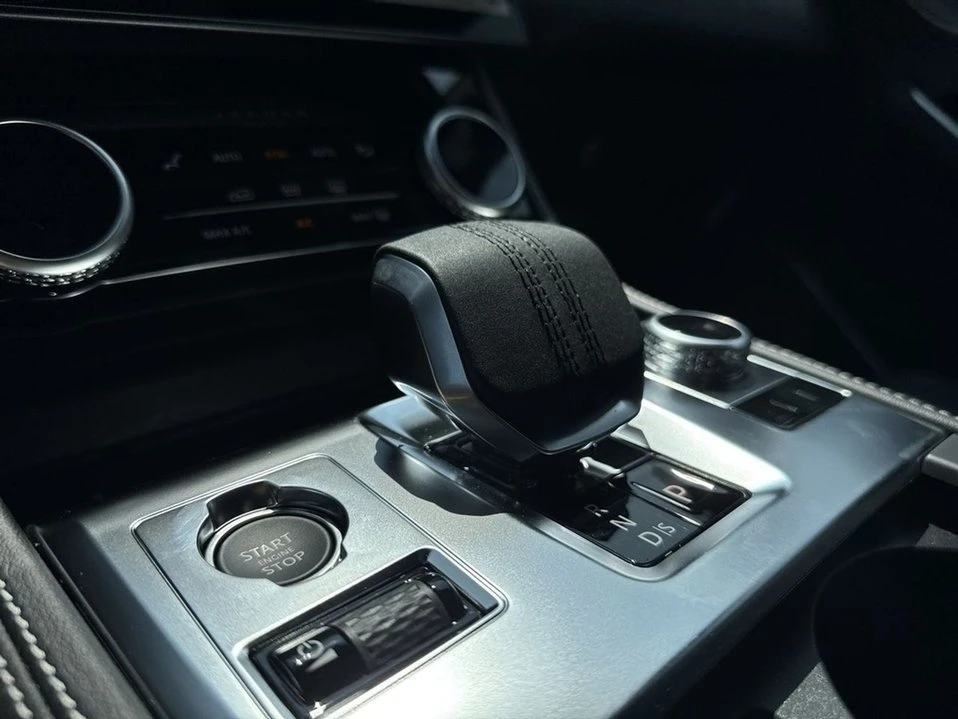 2026 Jaguar F-Pace - Image 14 of 18