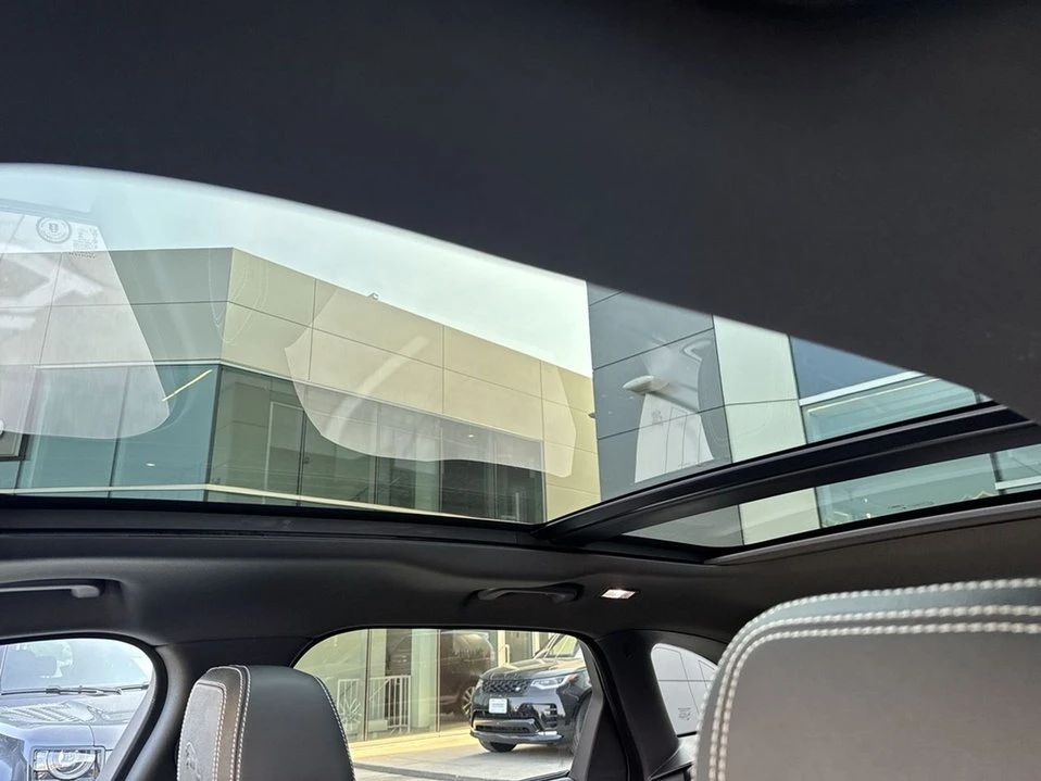 2026 Jaguar F-Pace - Image 16 of 18