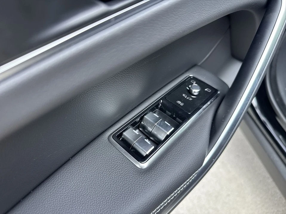 2026 Jaguar F-Pace - Image 7 of 18