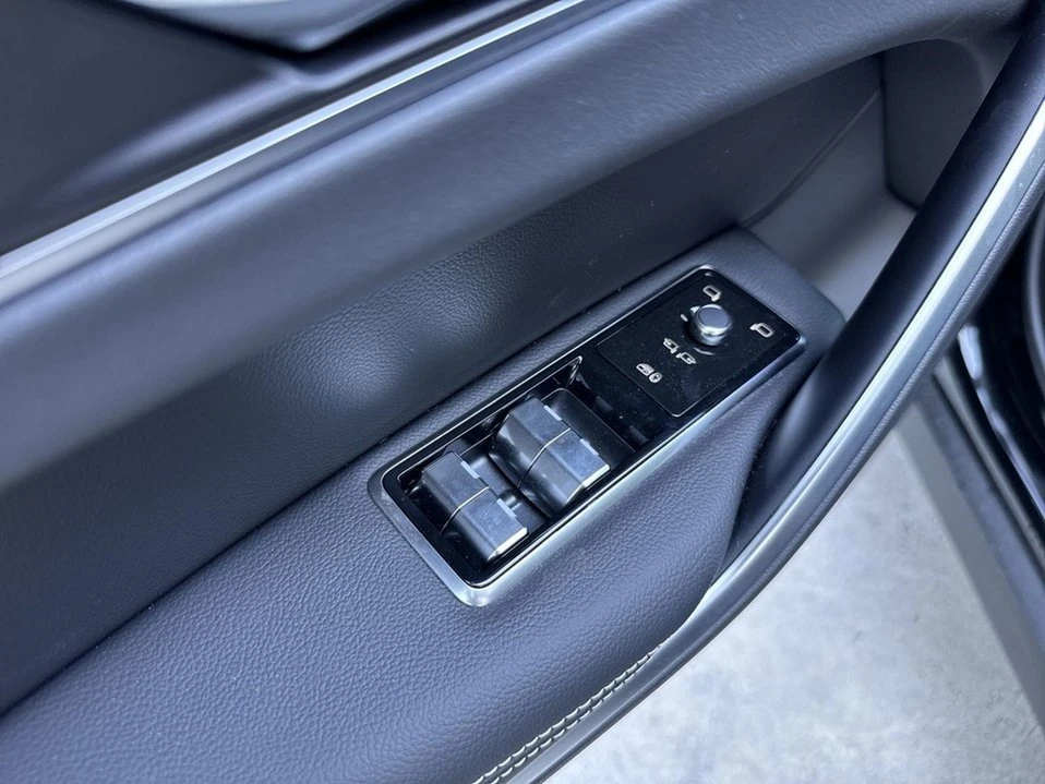 2026 Jaguar F-Pace - Image 7 of 18